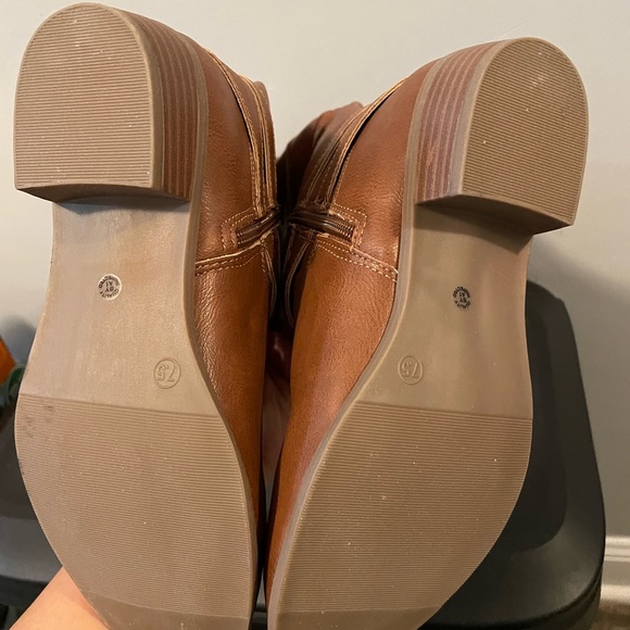 Ana Torrence Boots - Picture 5 of 8